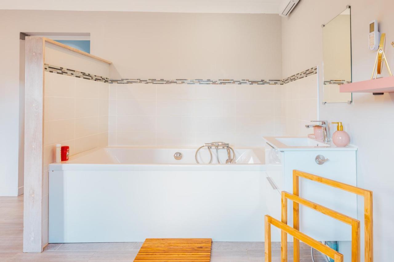 Grande Maison Avec Piscine Et Jacuzzi A La Campagne 代夫勒 外观 照片